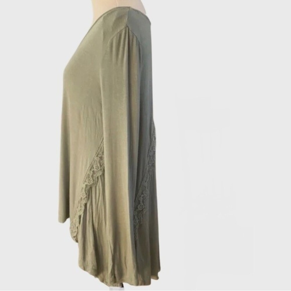 Francesca’s long sleeve olive green lace lined top size medium - Picture 3 of 6